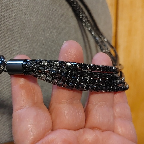 🌻Guess Black Metal Statement Necklace - Picture 3 of 6